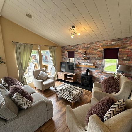 Luxury Lakeside Lodge L1 With Hot Tub Situated At Tattershall Lakes Country Park 외부 사진