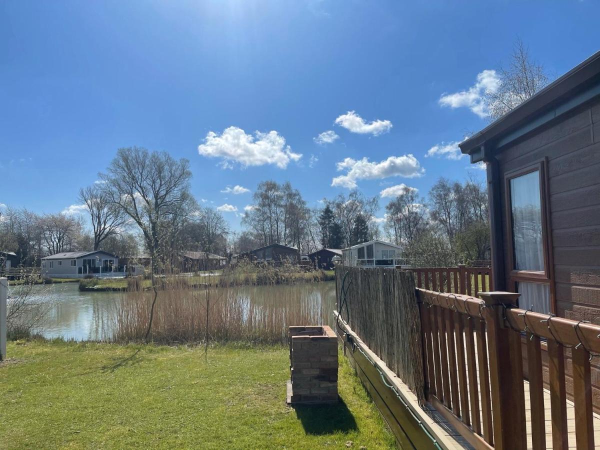 Luxury Lakeside Lodge L1 With Hot Tub Situated At Tattershall Lakes Country Park 외부 사진