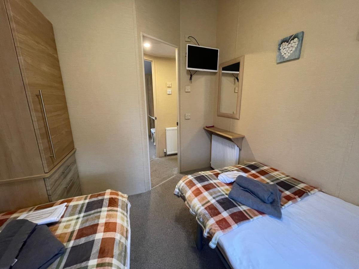 Luxury Lakeside Lodge L1 With Hot Tub Situated At Tattershall Lakes Country Park 외부 사진